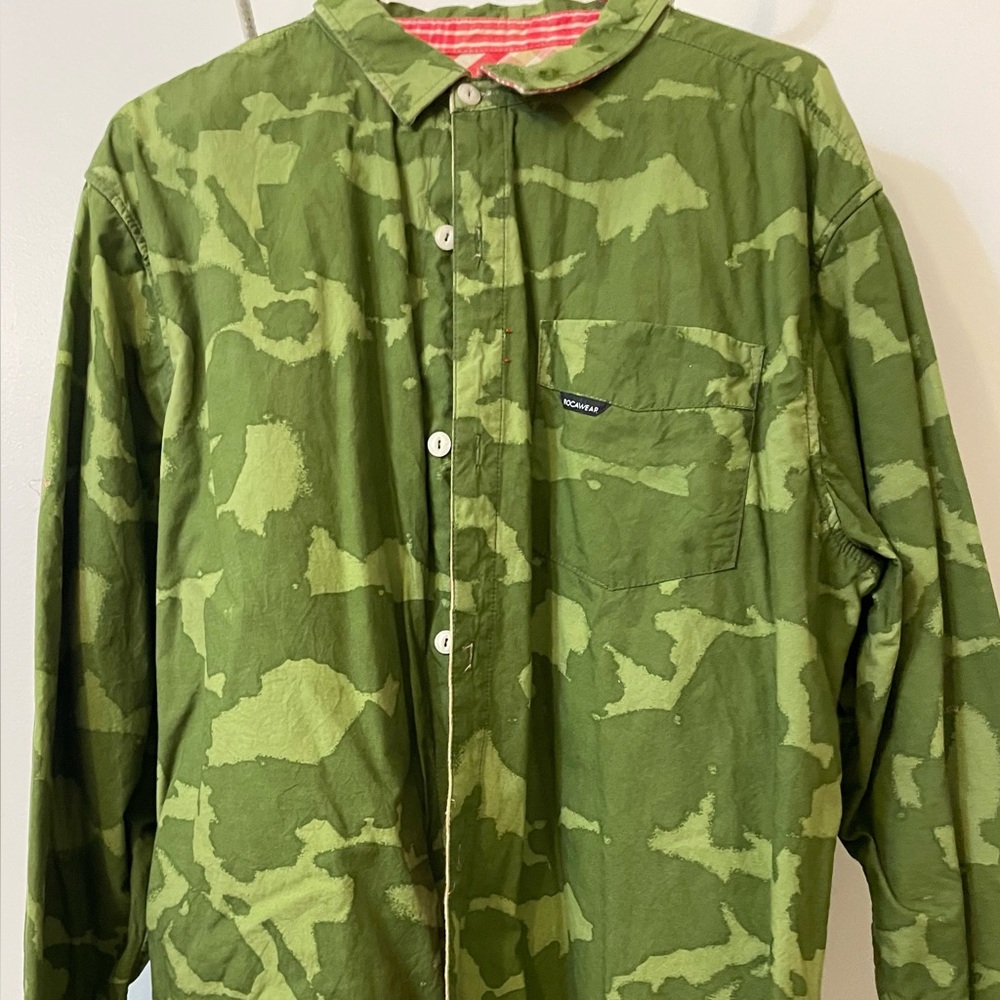 ROCAWEAR Men’s Collared Shirt Sz Med/Large Green Camouflage Stripe Long Sleeve